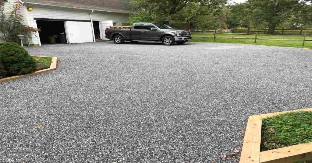 What are the advantages of choosing a gravel driveway?