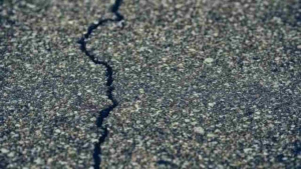 What are the common problems with asphalt driveways?